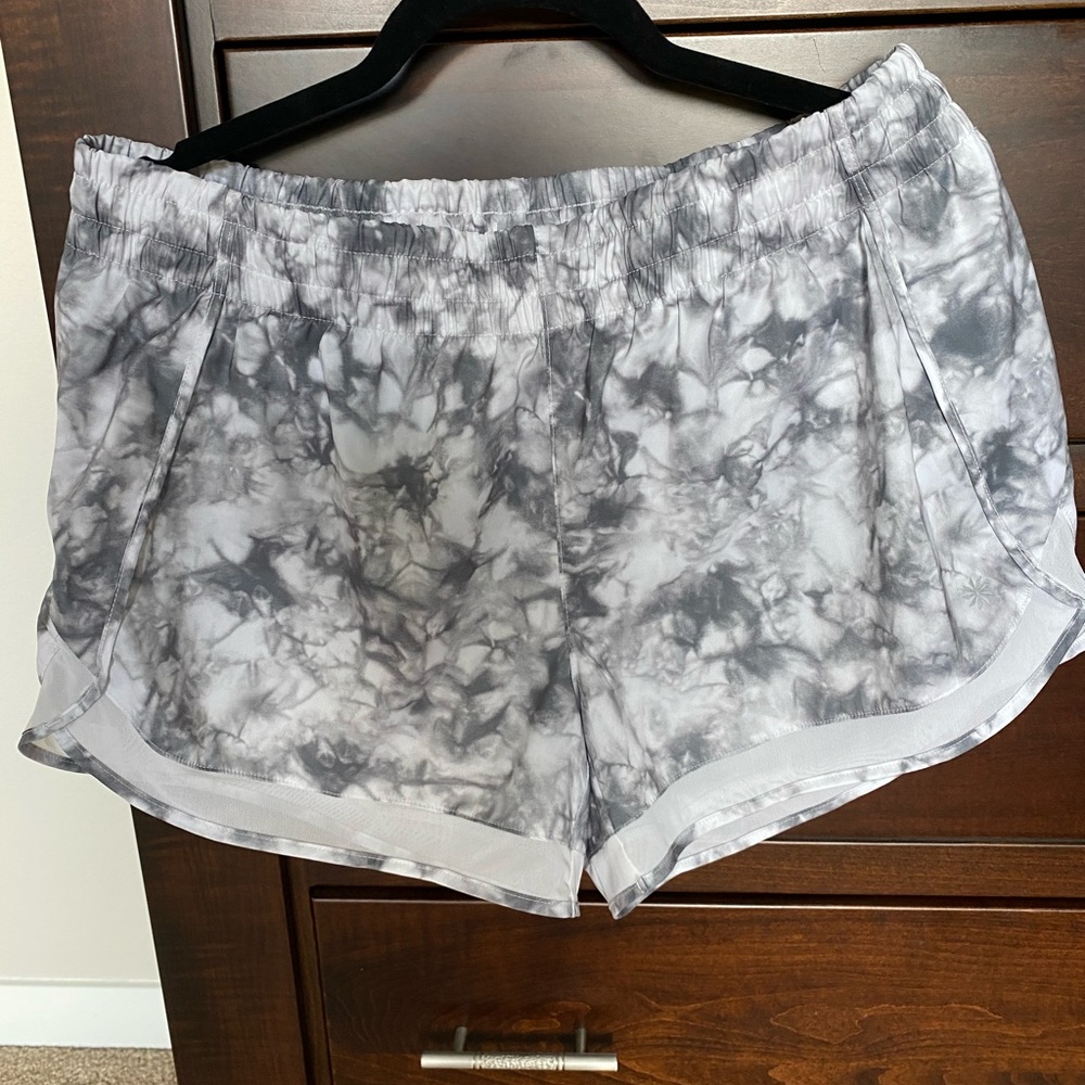 Athleta Racer 4.5 in shorts